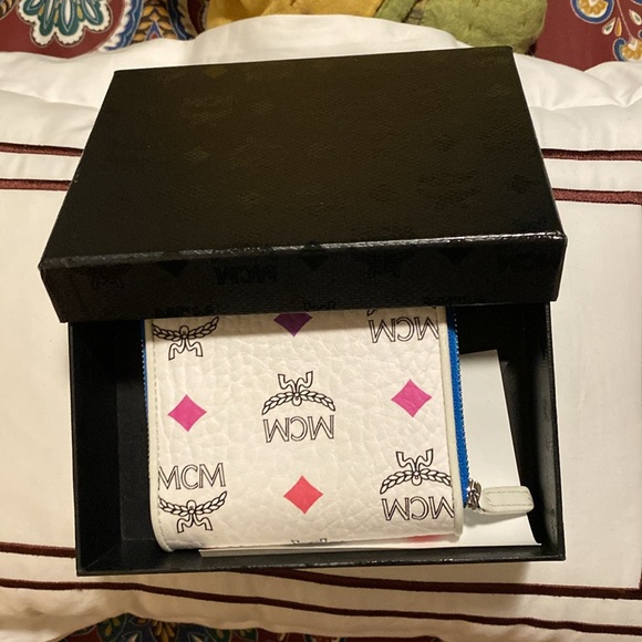 Authentic MCM small zip wallet - Picture 7 of 7